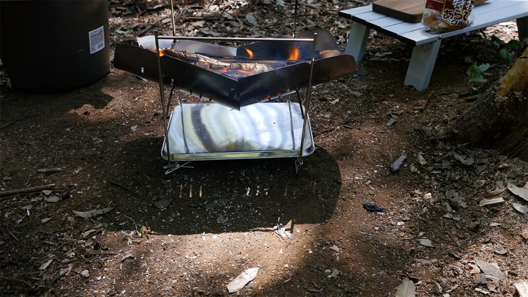 【ソロキャンプ】予算がなくて安い焚火台買って使ってみた。初めてのファイヤースタータそしてピザ焼き