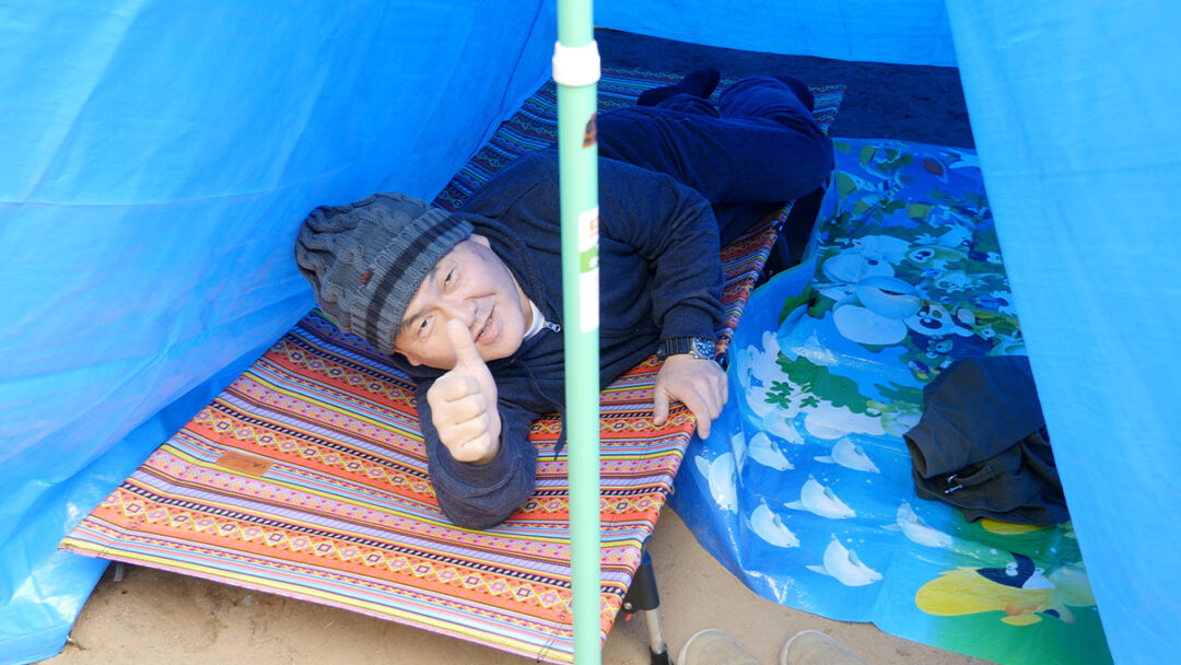 【簡易テント】ブルーシートでテント作っていたらトラブル発生！
