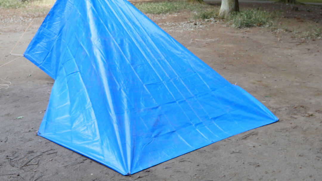 【簡易テント】ブルーシートでテント作っていたらトラブル発生！